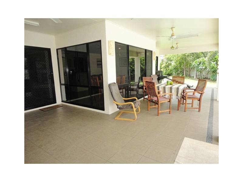 25 Palmetto Street, Palm Cove QLD 4879