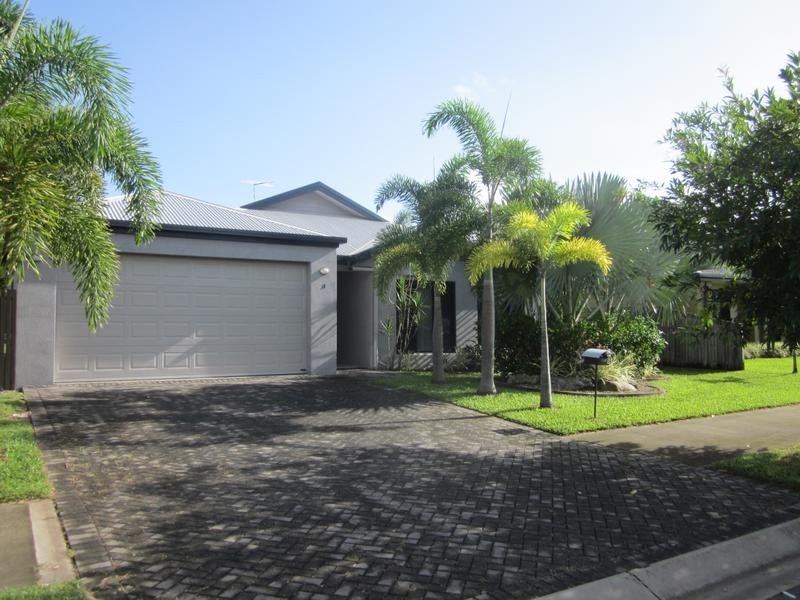 3 Chystanthus Street, Trinity Park QLD 4879