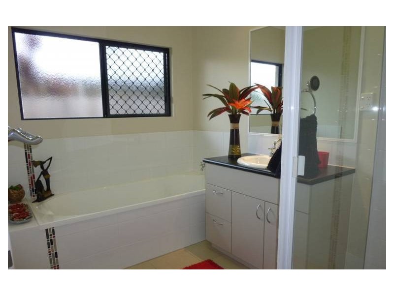 4 Imooya Place, Trinity Park QLD 4879