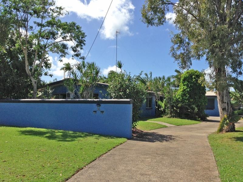 2/14 Almond Street, Holloways Beach QLD 4878