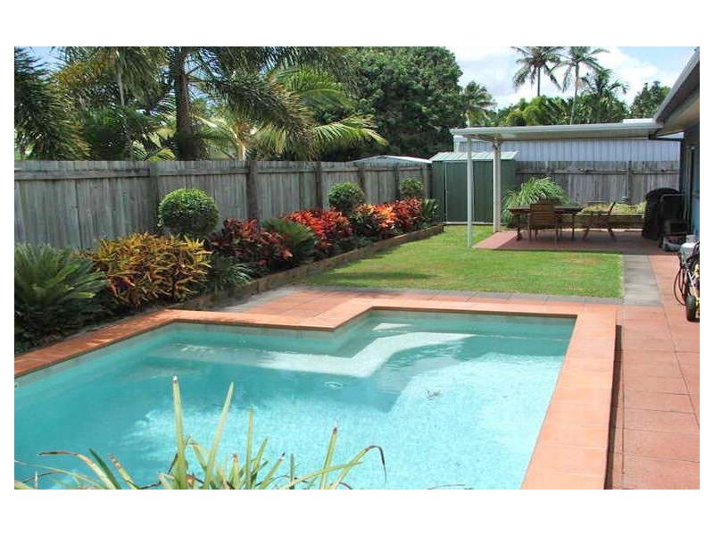 2/14 Almond Street, Holloways Beach QLD 4878