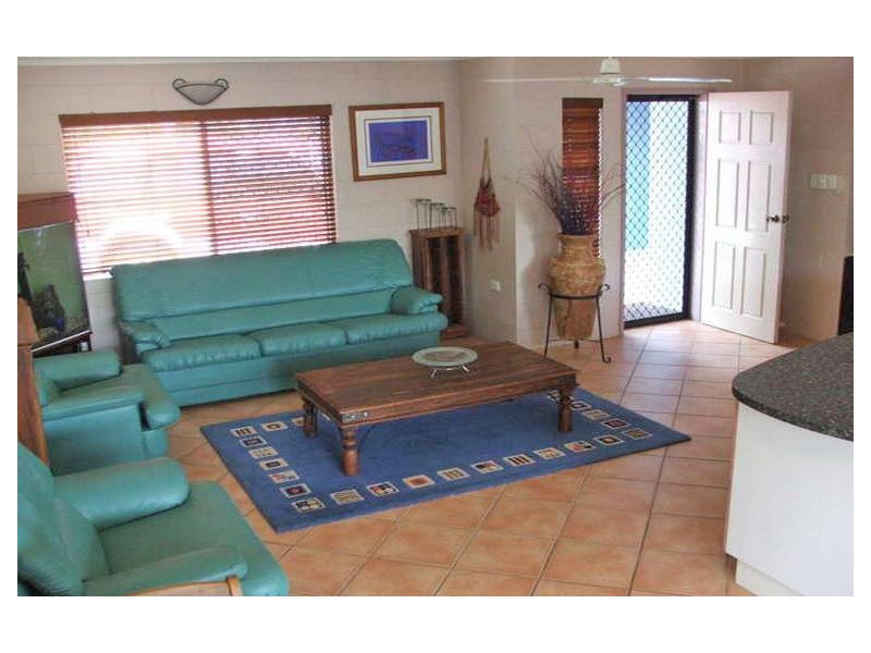 2/14 Almond Street, Holloways Beach QLD 4878