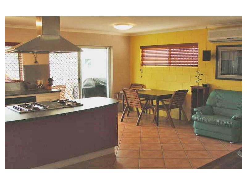 2/14 Almond Street, Holloways Beach QLD 4878
