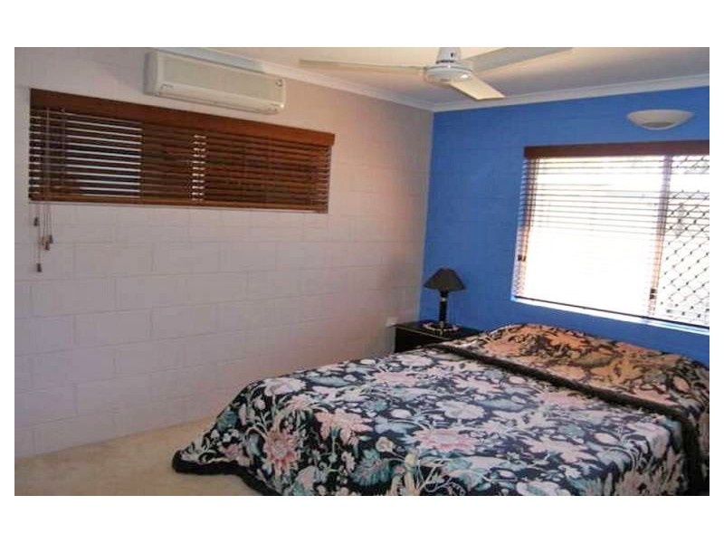 2/14 Almond Street, Holloways Beach QLD 4878