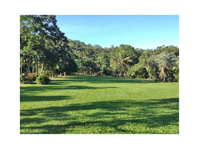 10-12 Lark Close, Clifton Beach QLD 4879