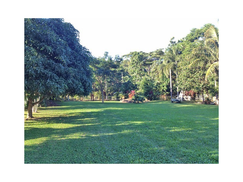 10-12 Lark Close, Clifton Beach QLD 4879