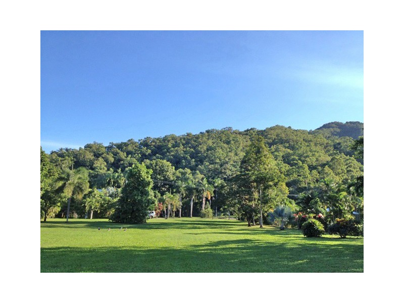 10-12 Lark Close, Clifton Beach QLD 4879