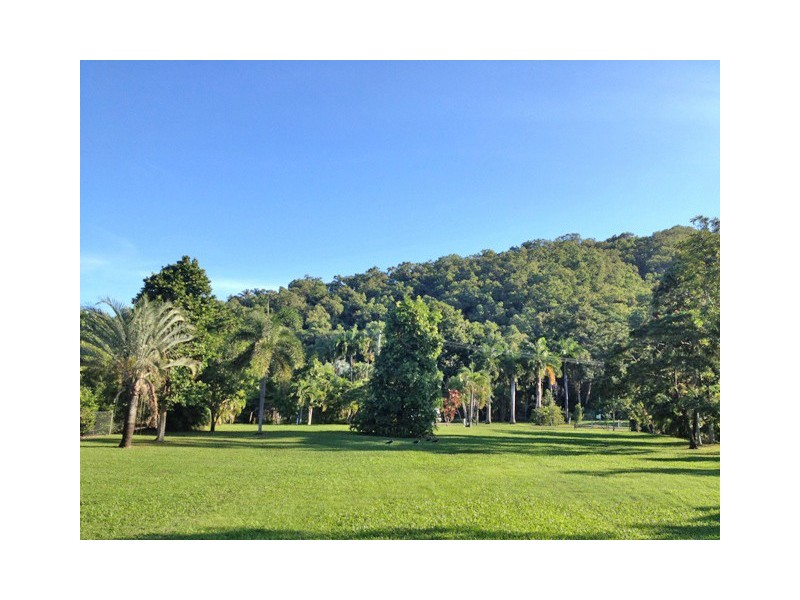 10-12 Lark Close, Clifton Beach QLD 4879