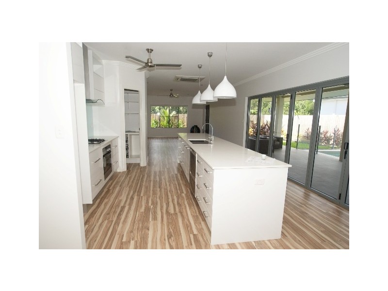 5 Billingai Close, Palm Cove QLD 4879