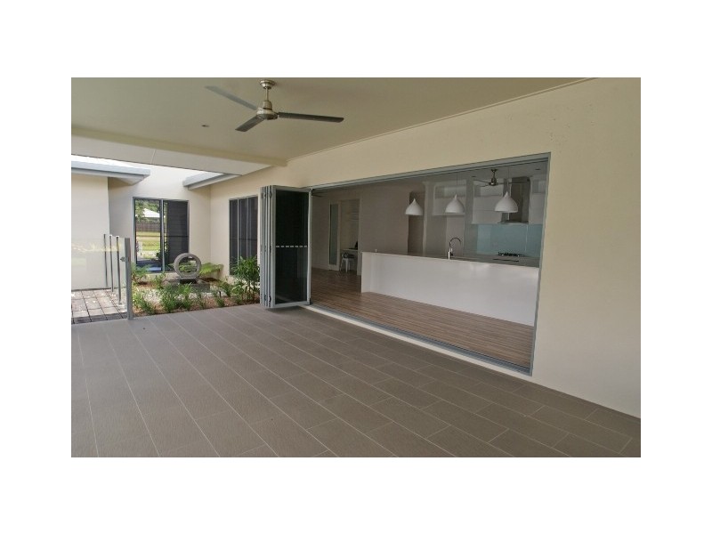 5 Billingai Close, Palm Cove QLD 4879