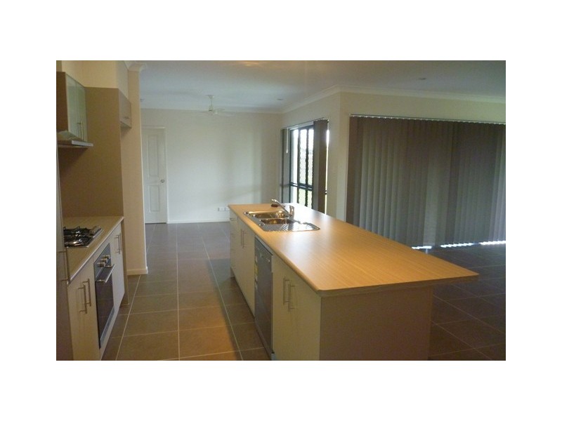 6 Oakville Parade, Trinity Park QLD 4879