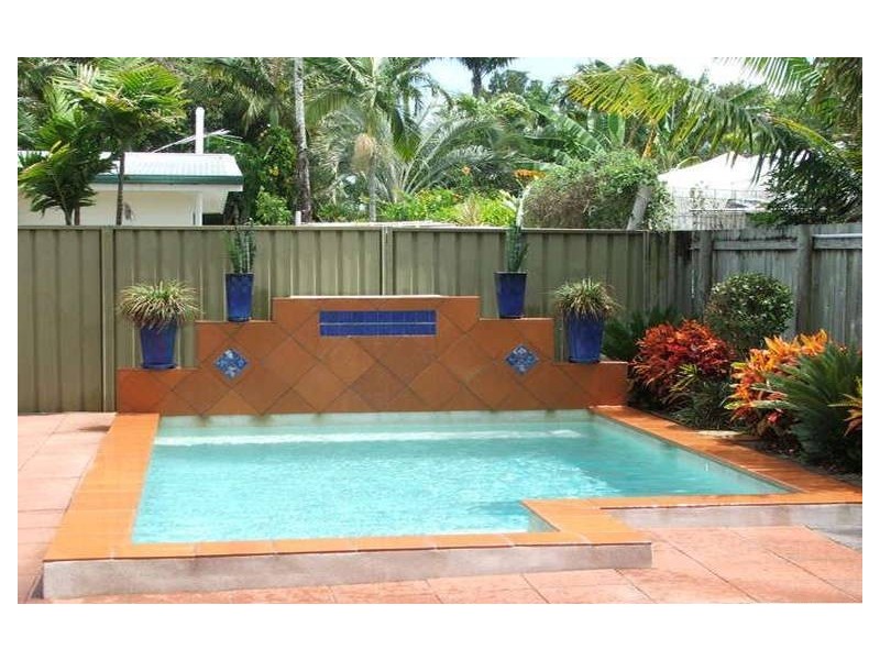 2/14 Almond Street, Holloways Beach QLD 4878