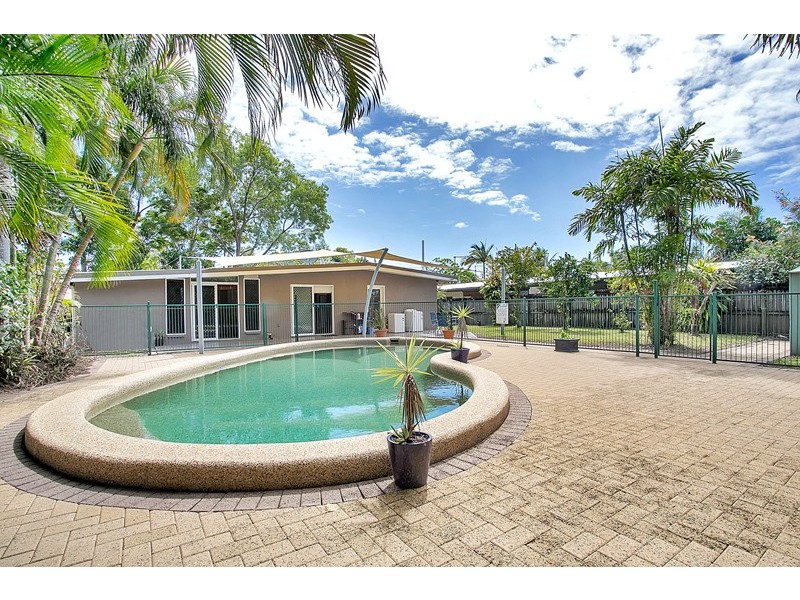 7 Carolyn Close, Yorkeys Knob QLD 4878