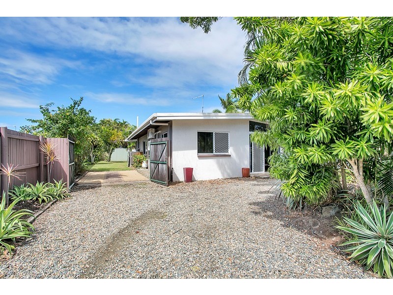 7 Carolyn Close, Yorkeys Knob QLD 4878