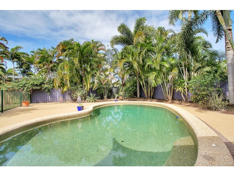 7 Carolyn Close, Yorkeys Knob QLD 4878