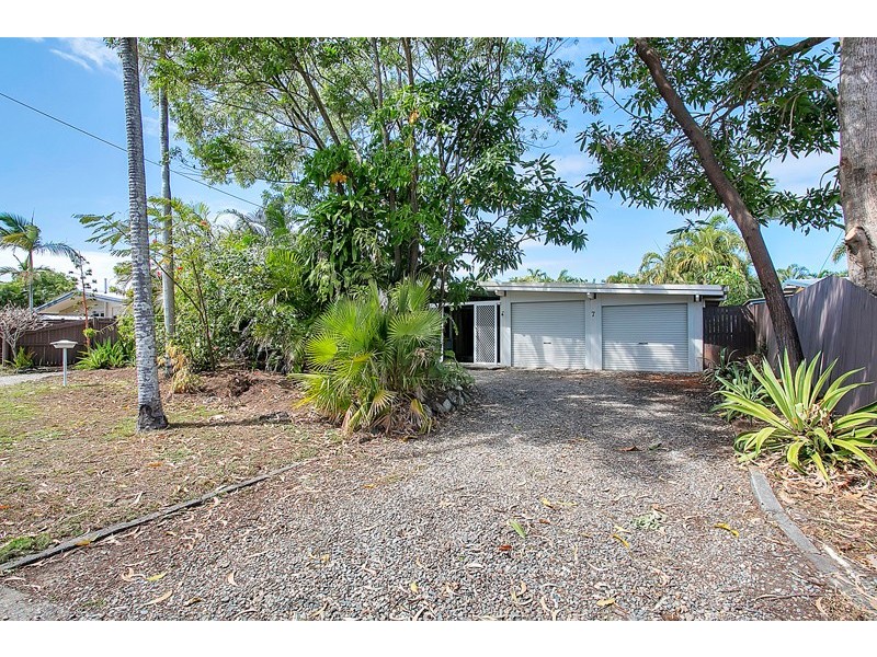 7 Carolyn Close, Yorkeys Knob QLD 4878