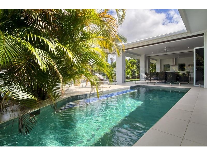 10 Lagoon Drive, Trinity Beach QLD 4879