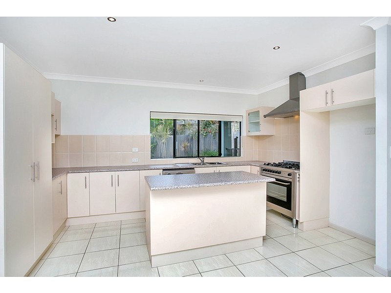 20 Palmetto Street, Palm Cove QLD 4879