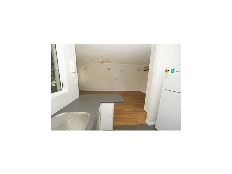 8/100 Moore Street, Trinity Beach QLD 4879