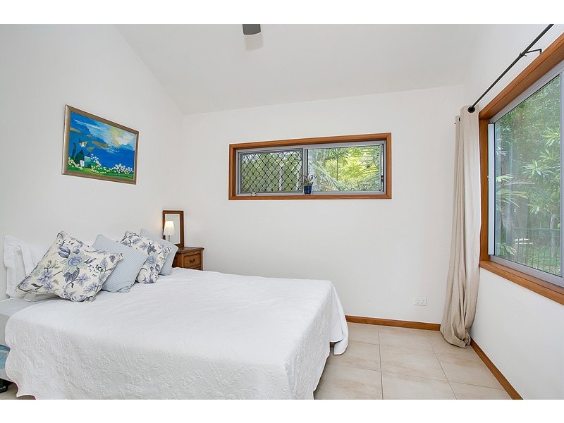 10 Strombus Ave, Trinity Beach QLD 4879