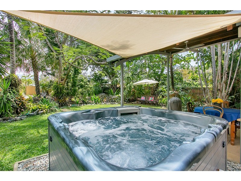 10 Strombus Ave, Trinity Beach QLD 4879