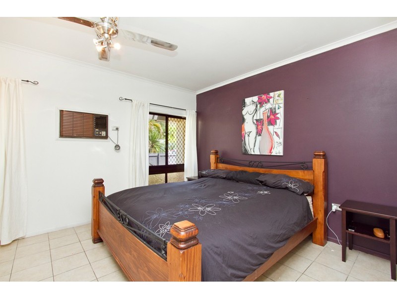 8 Sussex St, Trinity Park QLD 4879