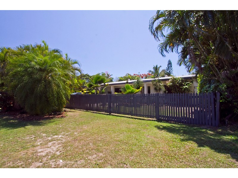 8 Sussex St, Trinity Park QLD 4879