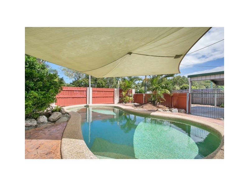 33 Clinton Street, Yorkeys Knob QLD 4878