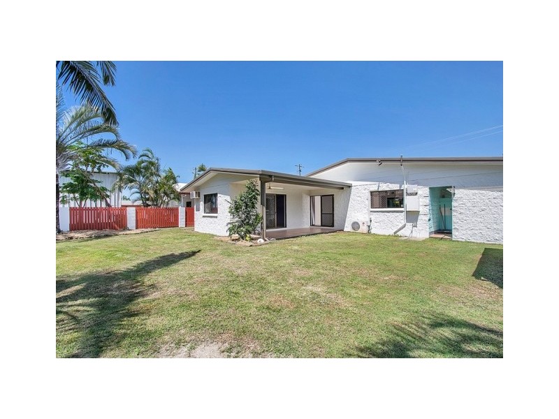 33 Clinton Street, Yorkeys Knob QLD 4878