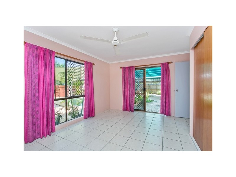 33 Clinton Street, Yorkeys Knob QLD 4878