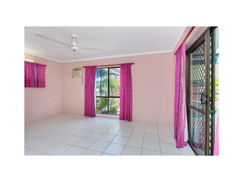 33 Clinton Street, Yorkeys Knob QLD 4878