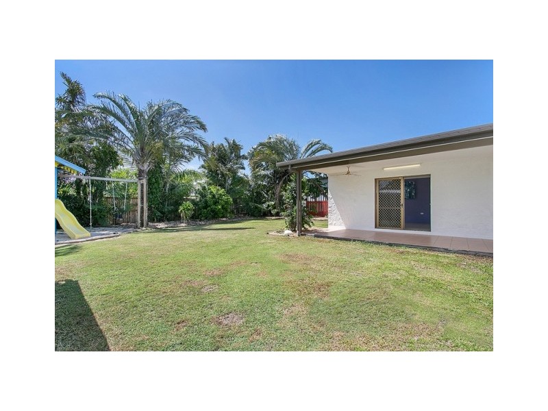 33 Clinton Street, Yorkeys Knob QLD 4878
