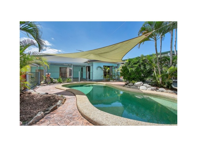 33 Clinton Street, Yorkeys Knob QLD 4878