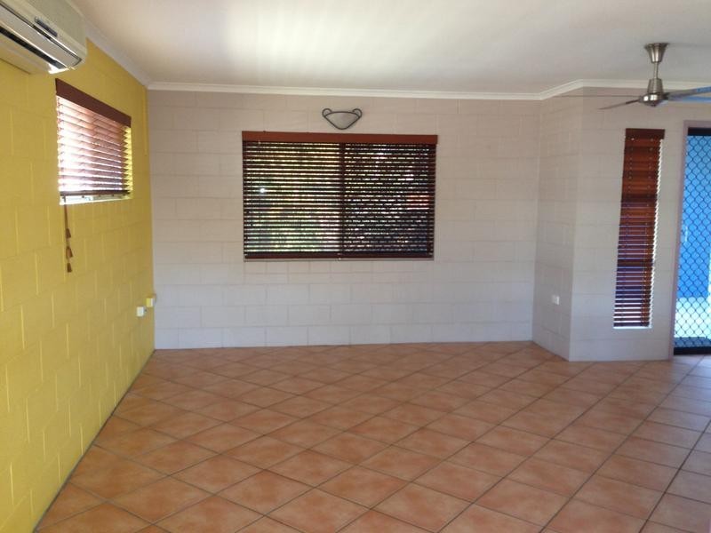 14 Almond Street, Holloways Beach QLD 4878