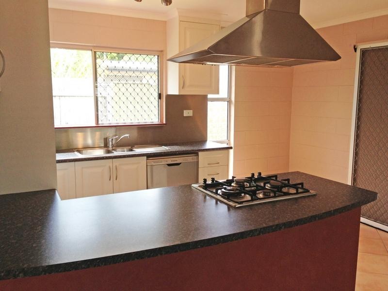 14 Almond Street, Holloways Beach QLD 4878