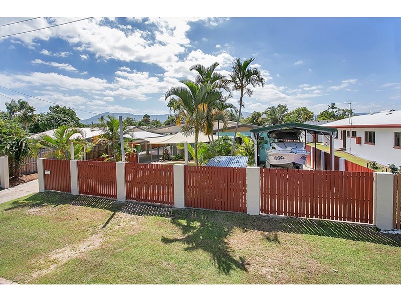 33 Clinton Street, Yorkeys Knob QLD 4878