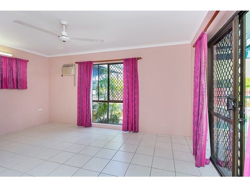 33 Clinton Street, Yorkeys Knob QLD 4878