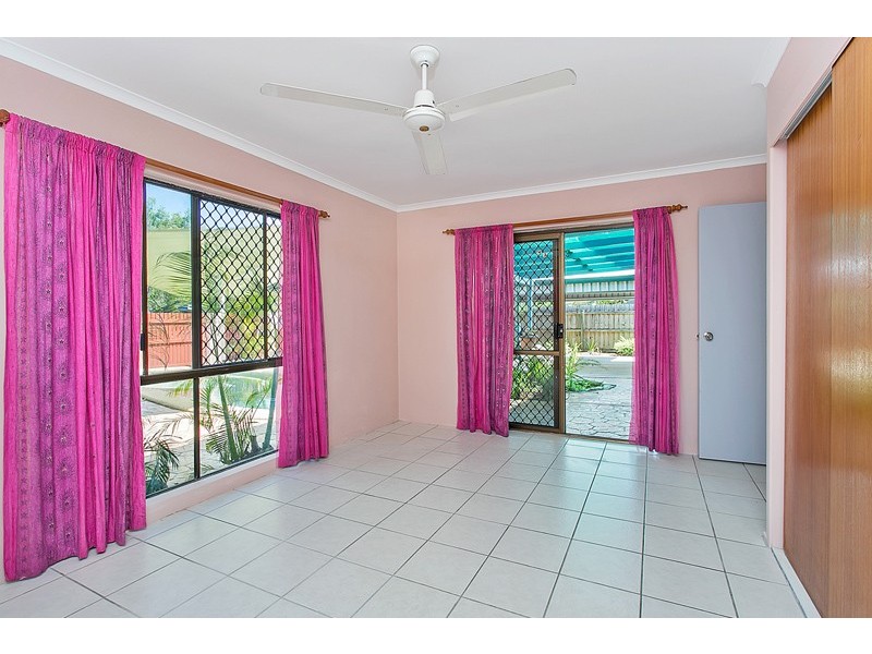 33 Clinton Street, Yorkeys Knob QLD 4878