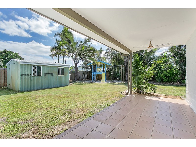 33 Clinton Street, Yorkeys Knob QLD 4878