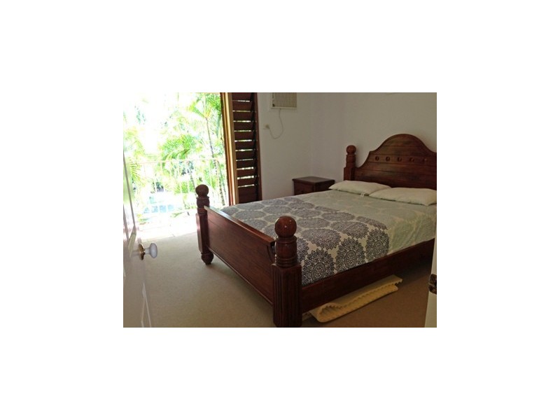 24 Oliva Street, Palm Cove QLD 4879