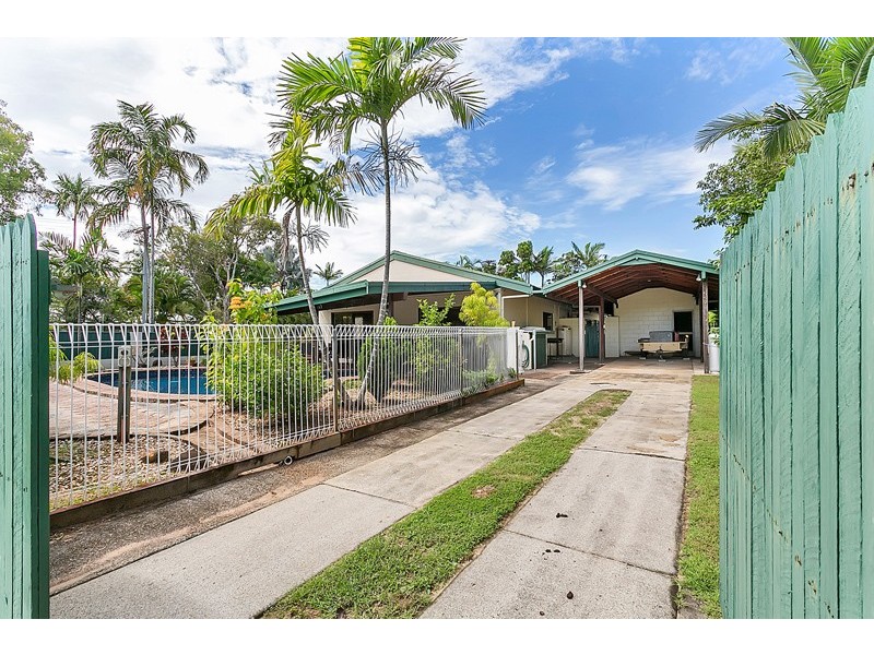 9 Tee Street, Yorkeys Knob QLD 4878