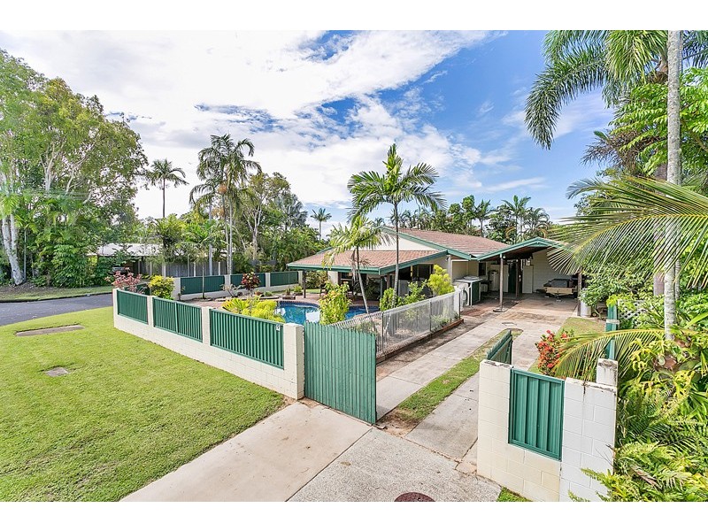 9 Tee Street, Yorkeys Knob QLD 4878