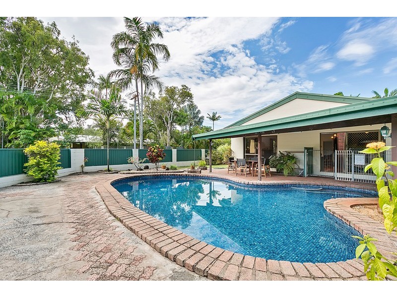 9 Tee Street, Yorkeys Knob QLD 4878