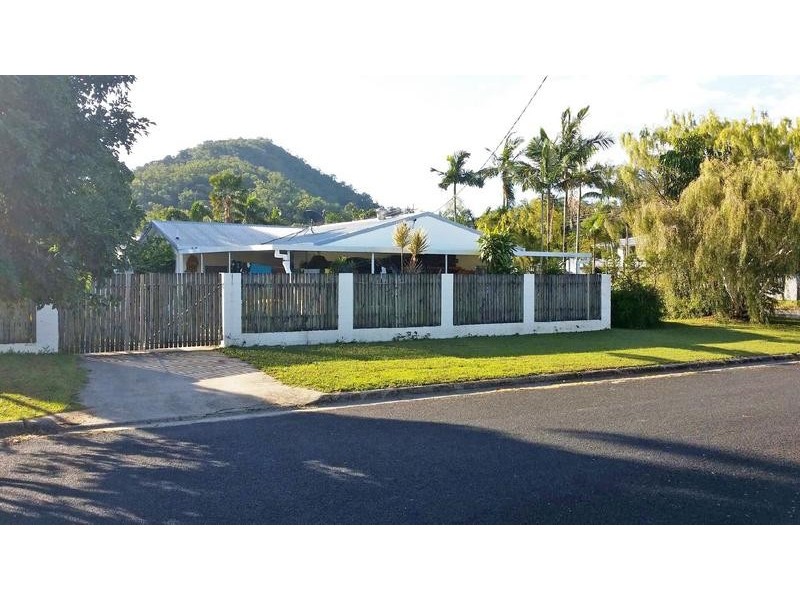 9 Parkway Street, Trinity Park QLD 4879
