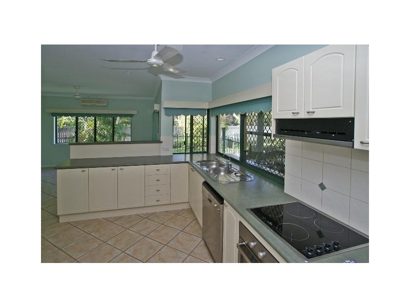 3 Helsdon Close, Clifton Beach QLD 4879