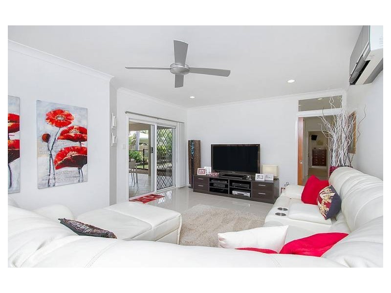 6 PELLOWE STREET, Clifton Beach QLD 4879