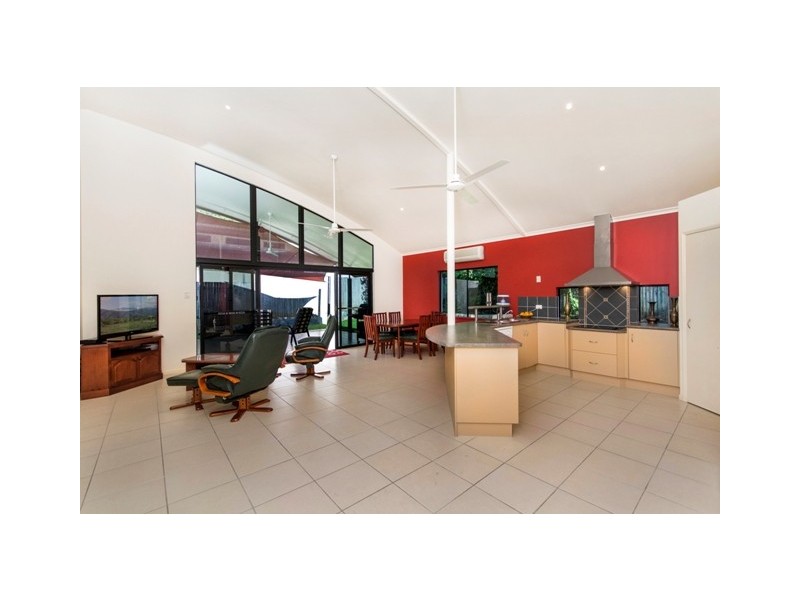 5 Kentia Street, Palm Cove QLD 4879