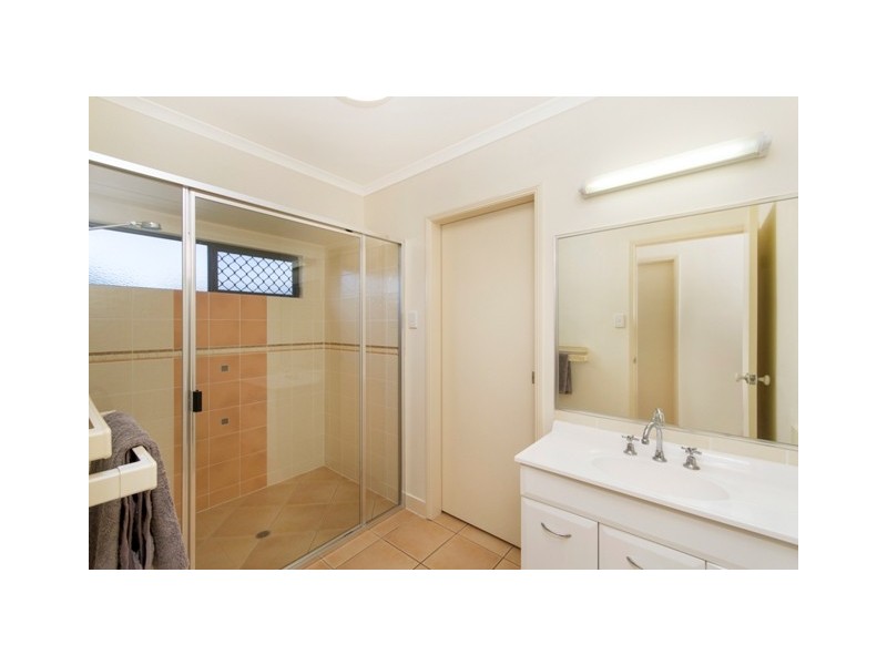 5 Kentia Street, Palm Cove QLD 4879