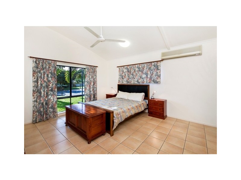 5 Kentia Street, Palm Cove QLD 4879