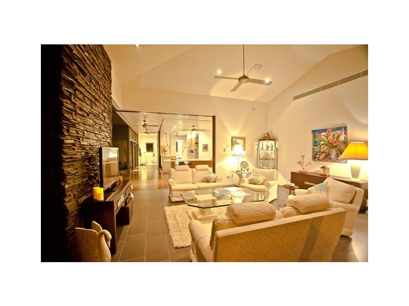 1 Argentea Boulevard, Palm Cove QLD 4879